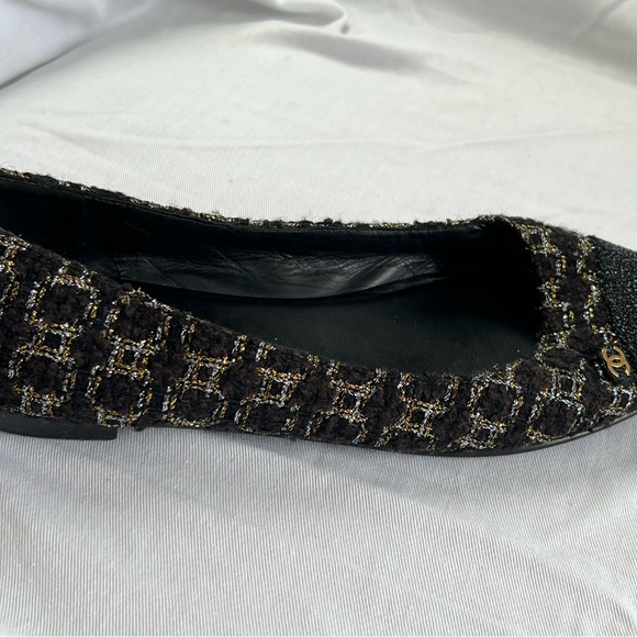 CHANEL Black and Gold Tweed Flats - Picture 9 of 12